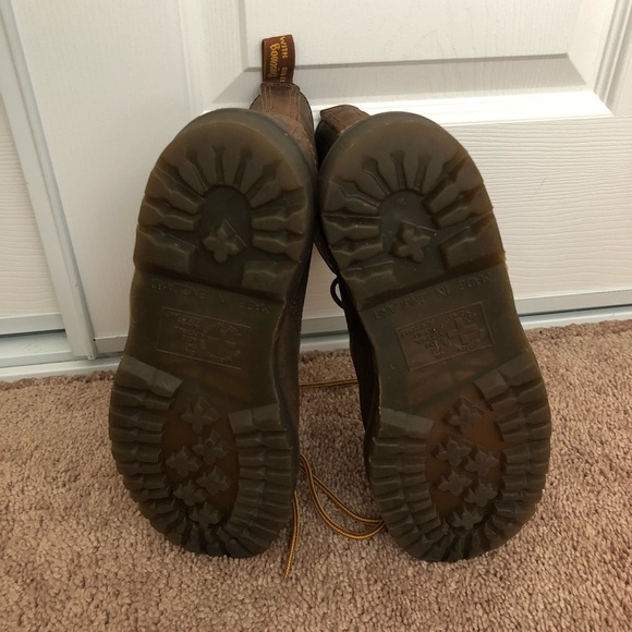 Vintage England Dr. Marten Brown Boots - Picture 5 of 5